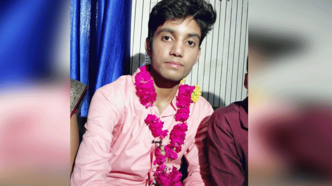 UP Board Result 2018: Autorickshaw driver son Akash Maurya is joint Class 12 topper