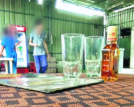 Wine shops running on the highway of maharashtra