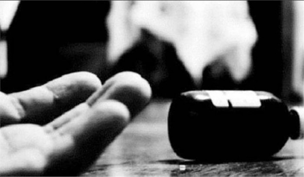 A girlfriend offended by boyfriends infidelity eaten poison