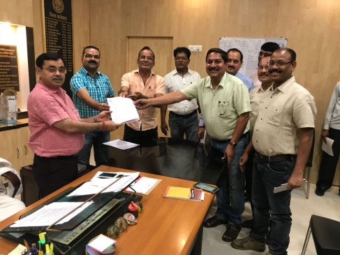 Angered officer with indecision, met the collector,Handed memorandum
