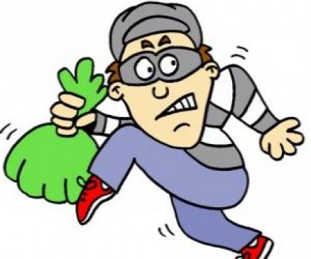 Car show room worker escaped with advance cash from customers