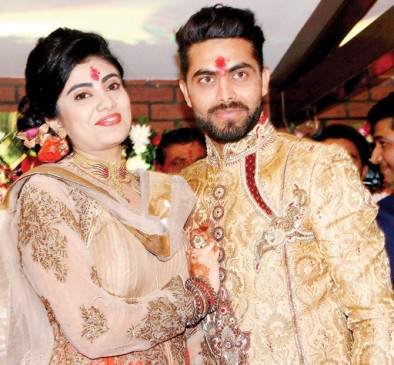 क्रिकेटर रविंद्र जडेजा की पत्नी के साथ पुलिस वाले ने की बदसलूकी, सड़क पर मारा चांटा