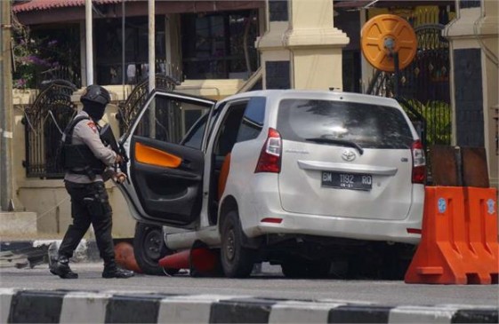 Four Militants and a Cop Killed in Attack on Police Headquarters in Indonesia