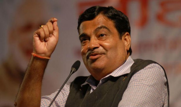 Journalists have a very important role in making the society aware says Gadkari