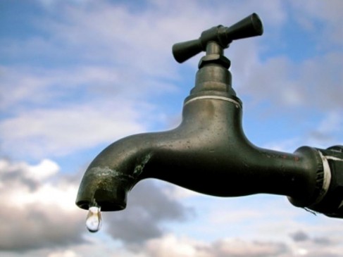 Living with dirty water of sewers, people craveing for drop of water