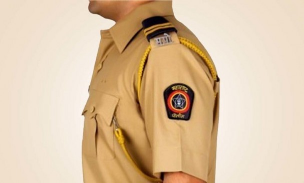 Policeman not received salary From 2 months demands begging in uniform