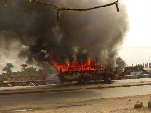 बिहार: रोहतास तीर्थयात्रियों से भरी लग्जरी बस में गैस सिलेंडर से ब्लास्ट
