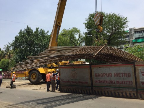 Route traffic is diverted because of a pillar is leaning between