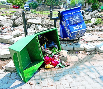 Clean India Campaign : No maintenance of dustbin and garbage