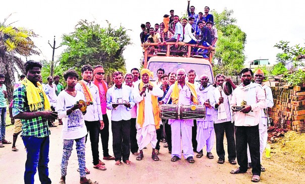 Farmers sufferig from sowing trouble are worshiping God for rain
