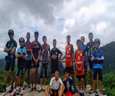 थाईलैंड में गुफा में फंसी फुटबॉल टीम, रेस्क्यू जारी, दुआओं का दौर भी शुरु