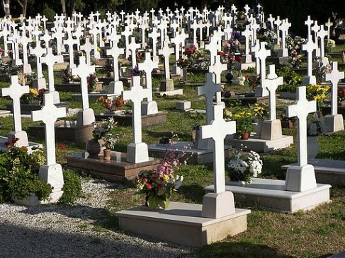 ईसाई समाज को कब्रिस्तान के लिए हर जिले में जमीन देगी सरकार