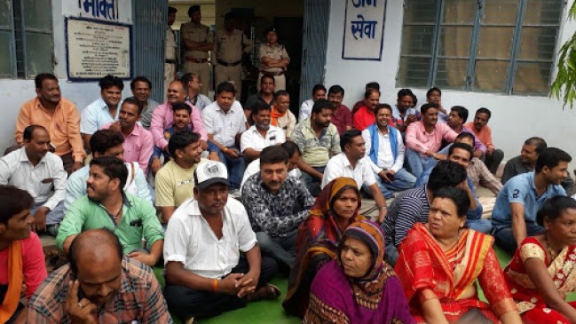 Jamui MLA protest after allegations of beating BJP leader by police