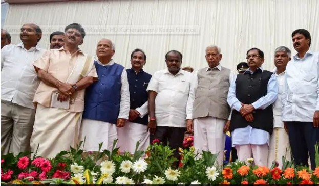 CM कुमारस्वामी ने अपने पास रखे 11 मंत्रालय, नाराज एमबी पाटिल दिल्ली रवाना