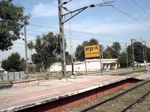 lashkar e taiba warning of bomb blast at hapur railway station
