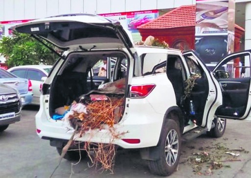 Man converted 40 lakh car into garbage cart, decided to donate it to MNP
