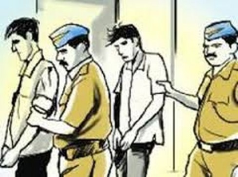 Mobile Tower battery thief and mastermind caught by lakadganj police