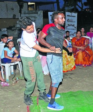 Self-defense taught to women in Dainik Bhaskar Society Event