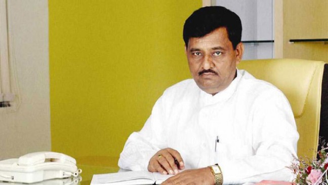 Subhash Deshmukh trapped in illegal bungalow case, congress demand of resignation