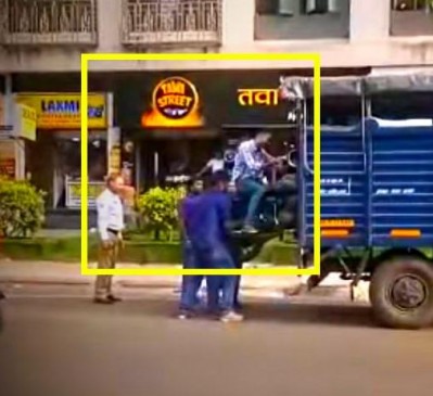 VIDEO: ऐसा क्या हुआ जो पुलिस ने राइडर समेत गाड़ी को ट्रक में चढ़ाया