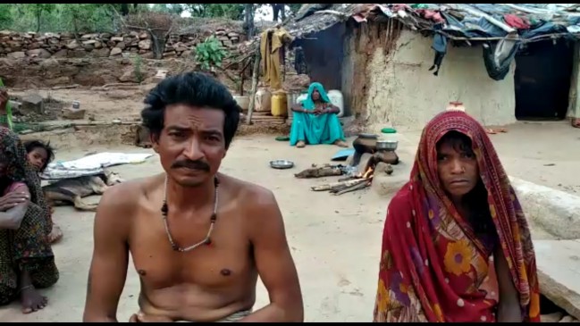 tribal cast father carried a 7 year old daughter body in satna mp