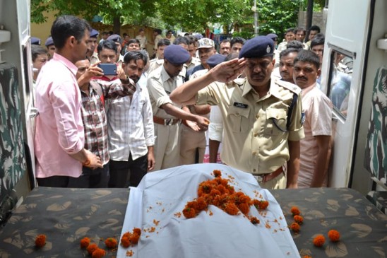 A tearful farewell to the brave lady constable Vibha Dwivedi