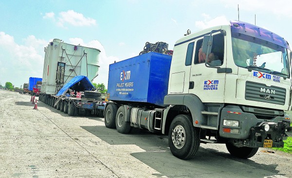 भारी-भरकम 160 टन माल लादकर 1 माह में हैदराबाद से नागपुर पहुंचा यह कन्टेनर, दो माह में पहुंचेगा उड़ीसा