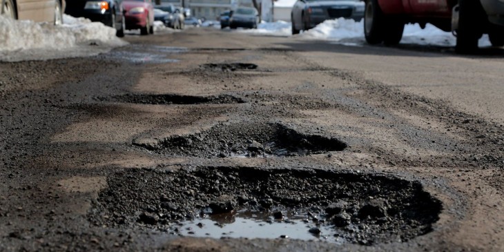 High Court asked to state government, Who sees the pit filling of roads?