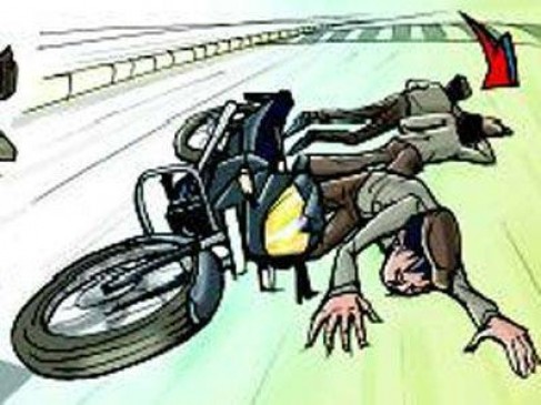 सड़क हादसा : दो मोटरसाइकिलों की भिड़ंत, एक युवक की मौत, चार गंभीर घायल