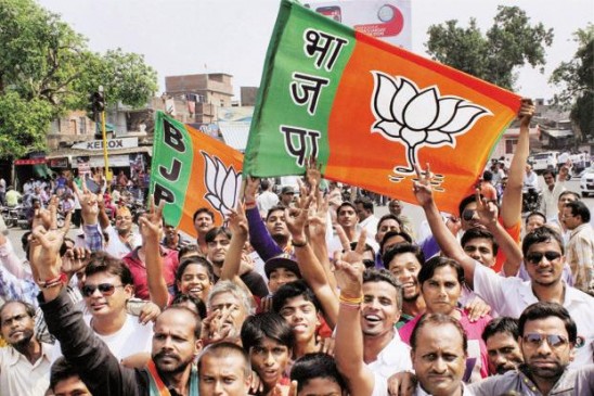 महाराष्ट्र में शिवसेना के झटके से बचने की हो रही कवायद, BJP तलाश रही रास्ता