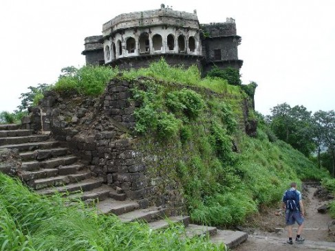  मनरेगा के मजदूर करेंगे राज्य के किले की सफाई,  पर्यटन मंत्री जयकुमार रावल की पहल