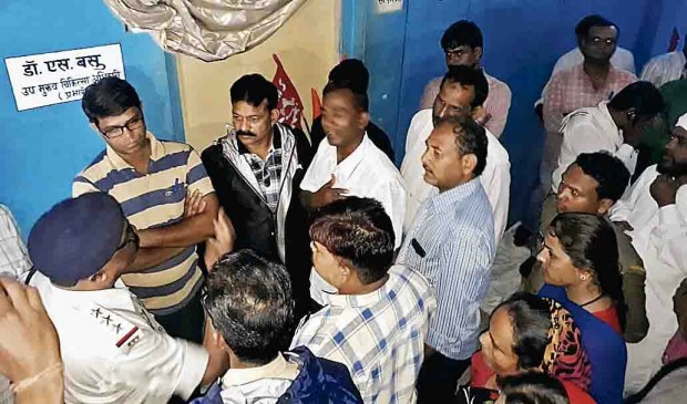 Labours started ruckus in the hospital after the death of a woman