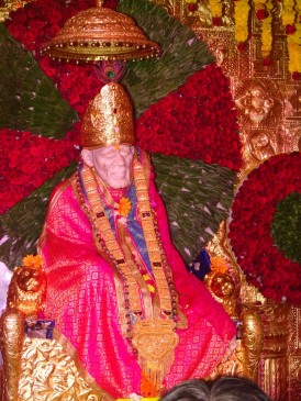 On the occasion of Guru Purnima devotees give 1.5 kg gold necklace in Sai Temple On the occasion of Guru Purnima devotees give 1.5 kg gold necklace in Sai Temple