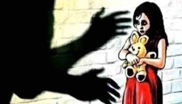 80 Year Old Man Attempt To Rape 3 Year Old Innocent Girl Arrested 80 वर ष क व द ध न क य म स म स द ष कर म क प रय स आर प प ल स ह र सत म द न क भ स कर ह द