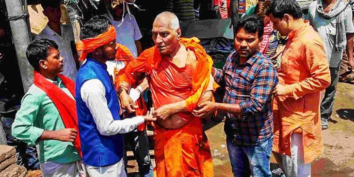 अटल बिहारी वाजपेयी को श्रद्धांजलि देने पहुंचे स्वामी अग्निवेश पर हुआ हमला अटल बिहारी वाजपेयी को श्रद्धांजलि देने पहुंचे स्वामी अग्निवेश पर हुआ हमला