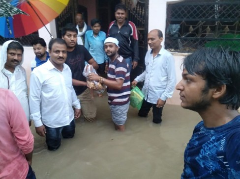 गोटेगांव में बाढ़ के हालात, 24 घंटे में रिकॉर्ड 6 इंच बारिश, लोगों को सुरक्षित स्थानों पर पहुंचाया गोटेगांव में बाढ़ के हालात, 24 घंटे में रिकॉर्ड 6 इंच बारिश, लोगों को सुरक्षित स्थानों पर पहुंचाया