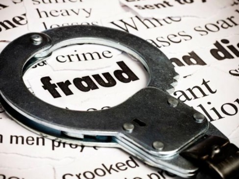 Accused absconded with the original documents of students, cheating on the name of admission
