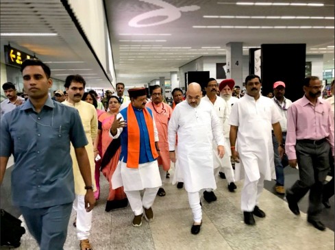 अमित शाह बोले- ममता का NRC विरोध बांग्लादेशी वोटबैंक के लिए, TMC ने किया पलटवार अमित शाह बोले- ममता का NRC विरोध बांग्लादेशी वोटबैंक के लिए, TMC ने किया पलटवार