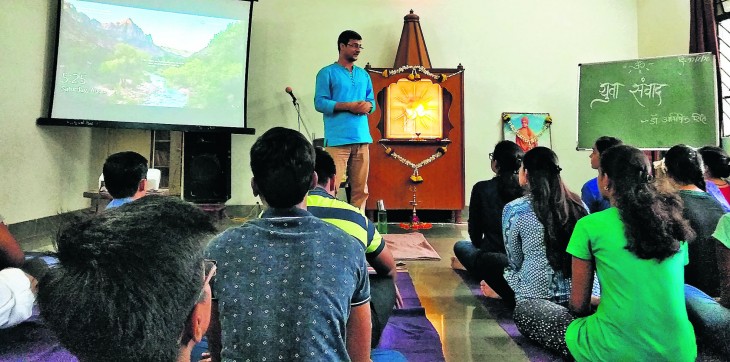 युवा आयाम की ‘संवाद कौशल’ वर्कशाप में हर एक्टिविटी पर किया मार्गदर्शन