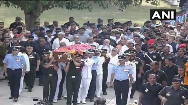 अटल जी की अंतिम यात्रा में पूरे समय साथ रहे पीएम मोदी और शाह, जानिए अब तक की बड़ी बातें.... अटल जी की अंतिम यात्रा में पूरे समय साथ रहे पीएम मोदी और शाह, जानिए अब तक की बड़ी बातें....