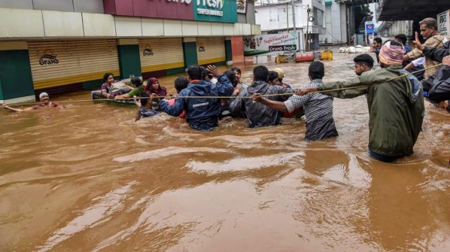 केरल: बाढ़ के बाद गंभीर बीमारियों से निपटने के लिए केन्द्र ने की ये तैयारियां