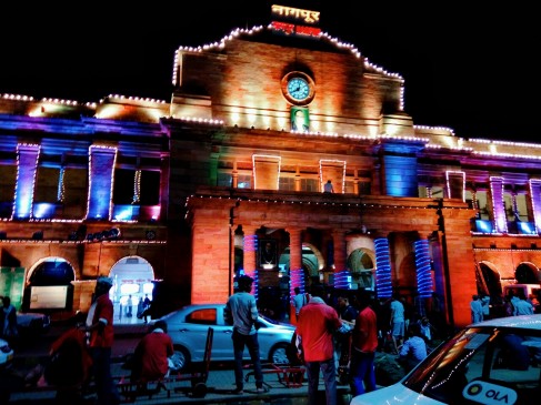 Nagpur railway station is decorated with the three lights like Tri Colour