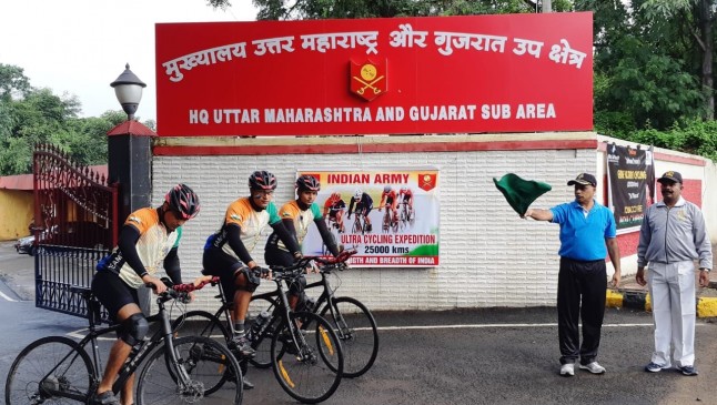 Team of  Indian Army came out on cycling to enter Guinness Book records