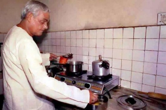 कुंडली के हिसाब से ऐसी थी उतार-चढ़ाव से भरी अटलजी की जिंदगी कुंडली के हिसाब से ऐसी थी उतार-चढ़ाव से भरी अटलजी की जिंदगी
