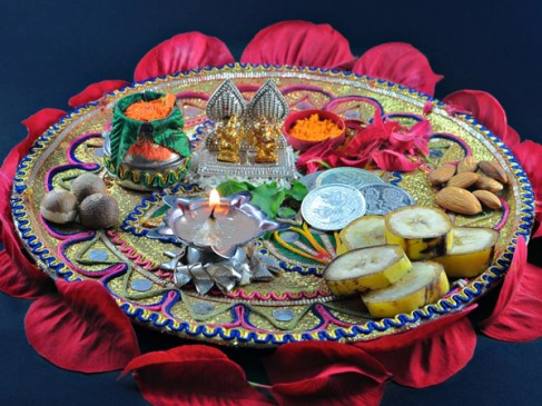 सावन में सुहागिनों का बड़ा त्यौहार हरियाली तीज सावन में सुहागिनों का बड़ा त्यौहार हरियाली तीज