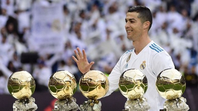 UEFA Champions League: रेड कार्ड मिला तो बीच मैदान में ही फूट पड़े रोनाल्डो के आंसू UEFA Champions League: रेड कार्ड मिला तो बीच मैदान में ही फूट पड़े रोनाल्डो के आंसू