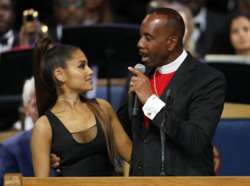 Bishop apologises for touching Ariana Grande at Aretha Franklin funeral