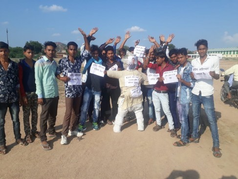 BSP party members protest against mayawati for mp assembly election 2018 tickets BSP party members protest against mayawati for mp assembly election 2018 tickets