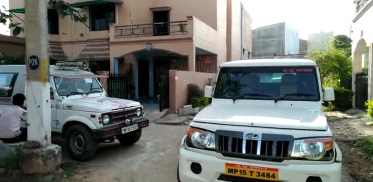 hree places raided belongs to Bhanu Pratap Awasthi and Lallu Awasthi by the Lokayukta police hree places raided belongs to Bhanu Pratap Awasthi and Lallu Awasthi by the Lokayukta police