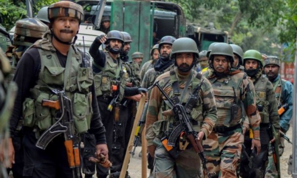 जम्मू कश्मीर के सोपोर में मुठभेड़, लश्कर कमांडर सहित दो आतंकी हुए ढेर